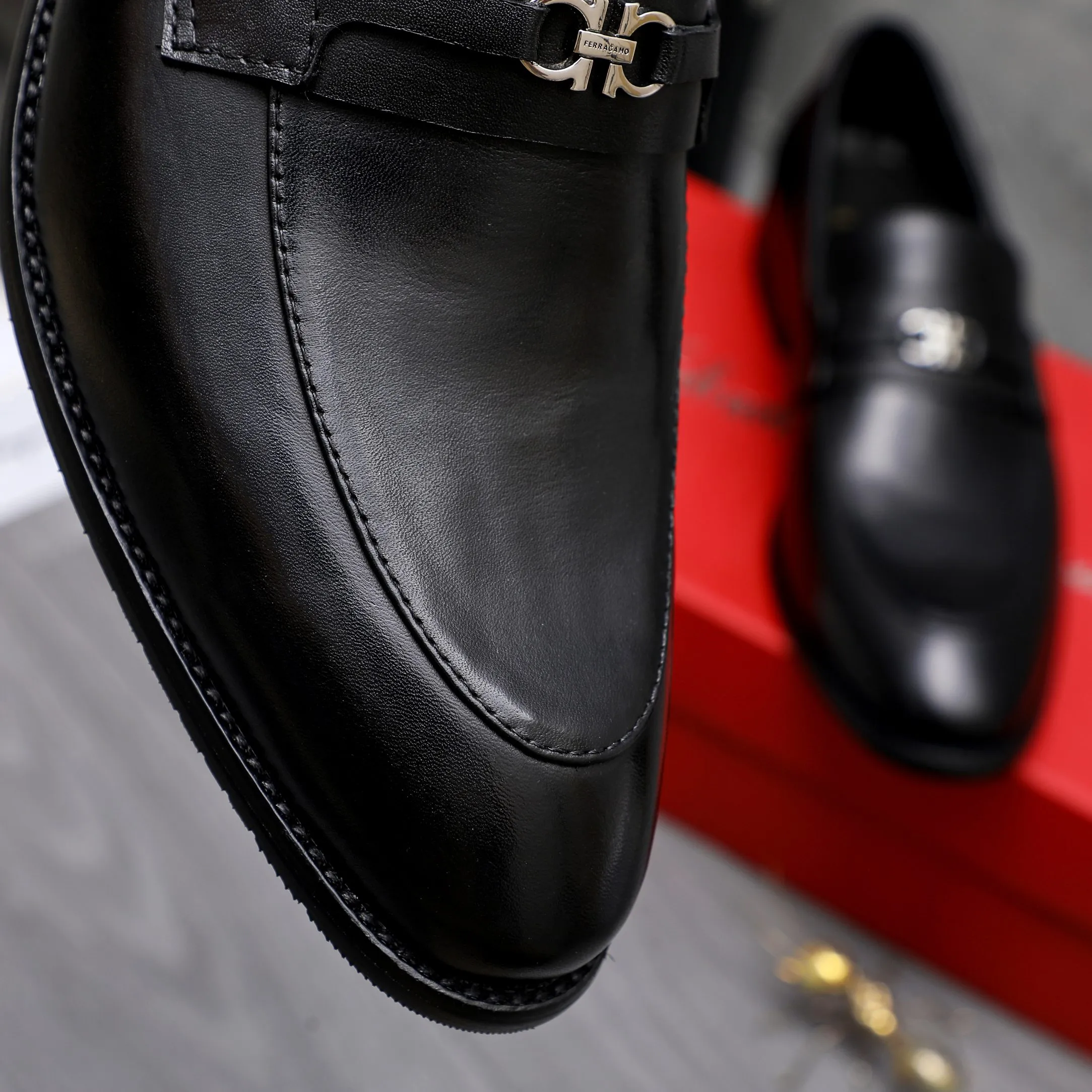 Men's shoes 💰480 Product trademark: Ferragamo " Ferragamo ] Business slip-on leather shoes Regular size: 39-44 Product materials: Selected high-quality cowhide upper, cowhide lining, original outsole